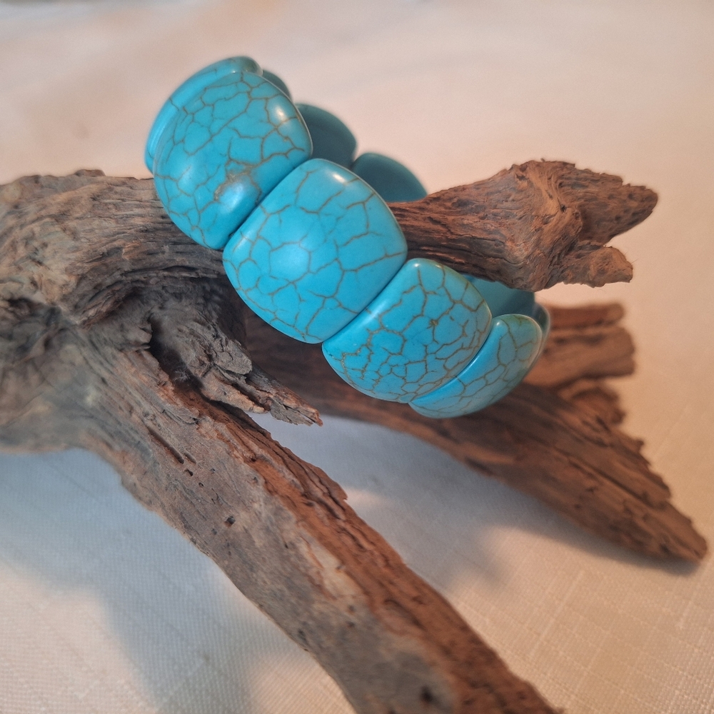 Howlite Stretch Bracelet Faux Turquoise Marbled Stone in Robins Egg Blue 💙